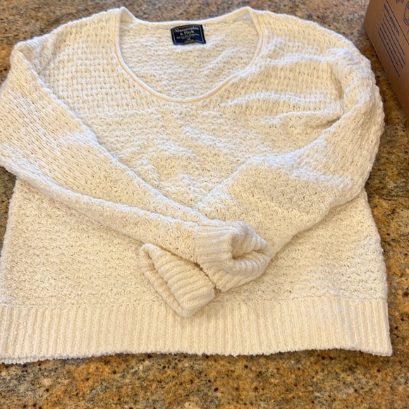 Abercrombie & Fitch Sweaters - Abercrombie & Fitch 90 percent cotton 10 percent nylon xs. No stains or damage